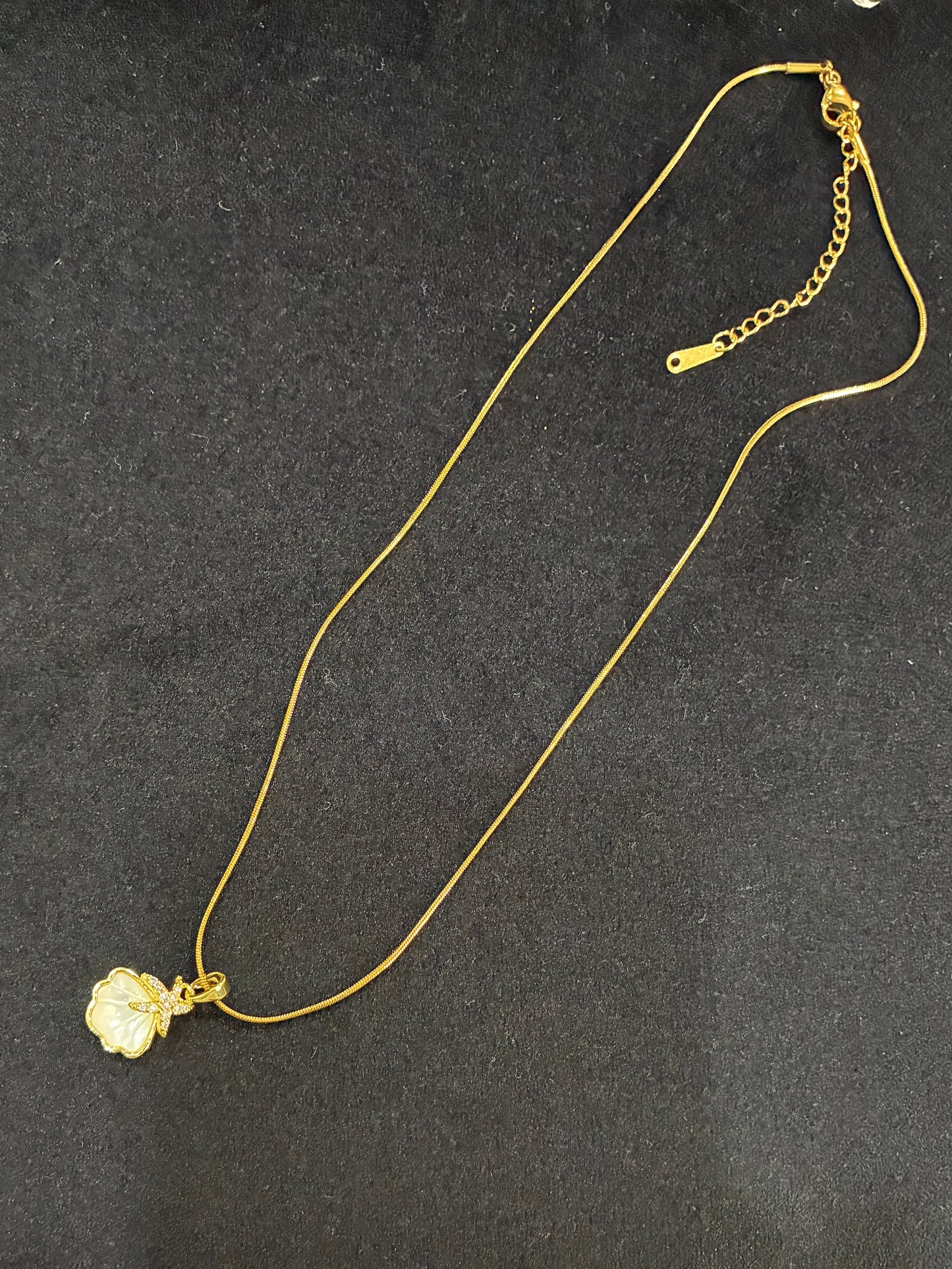 18K Gold Plated 304 Stainless Steel Shell shaped Necklace Pendant