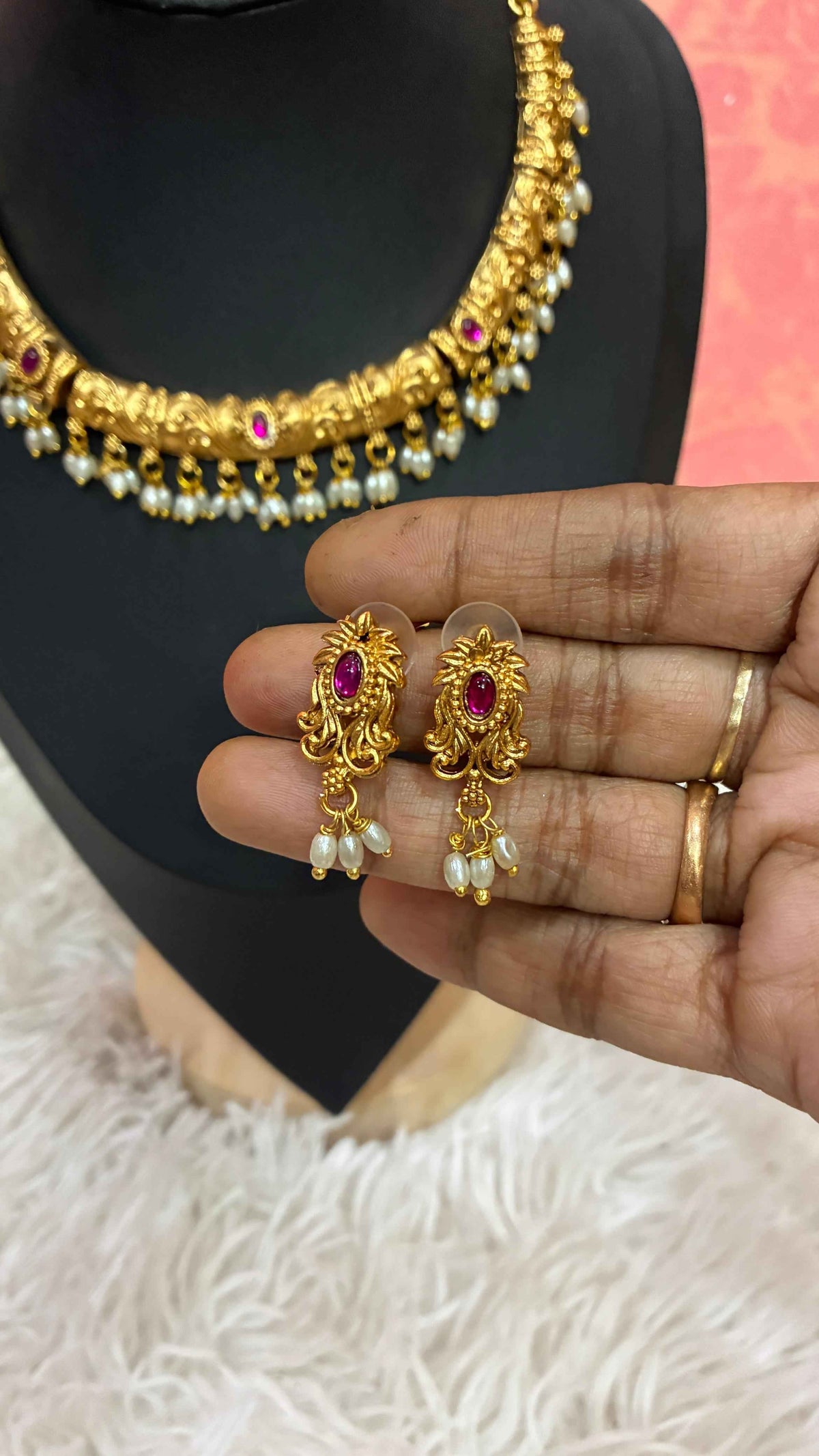 Antique-style gold-plated hasli choker necklace and matching earrings set