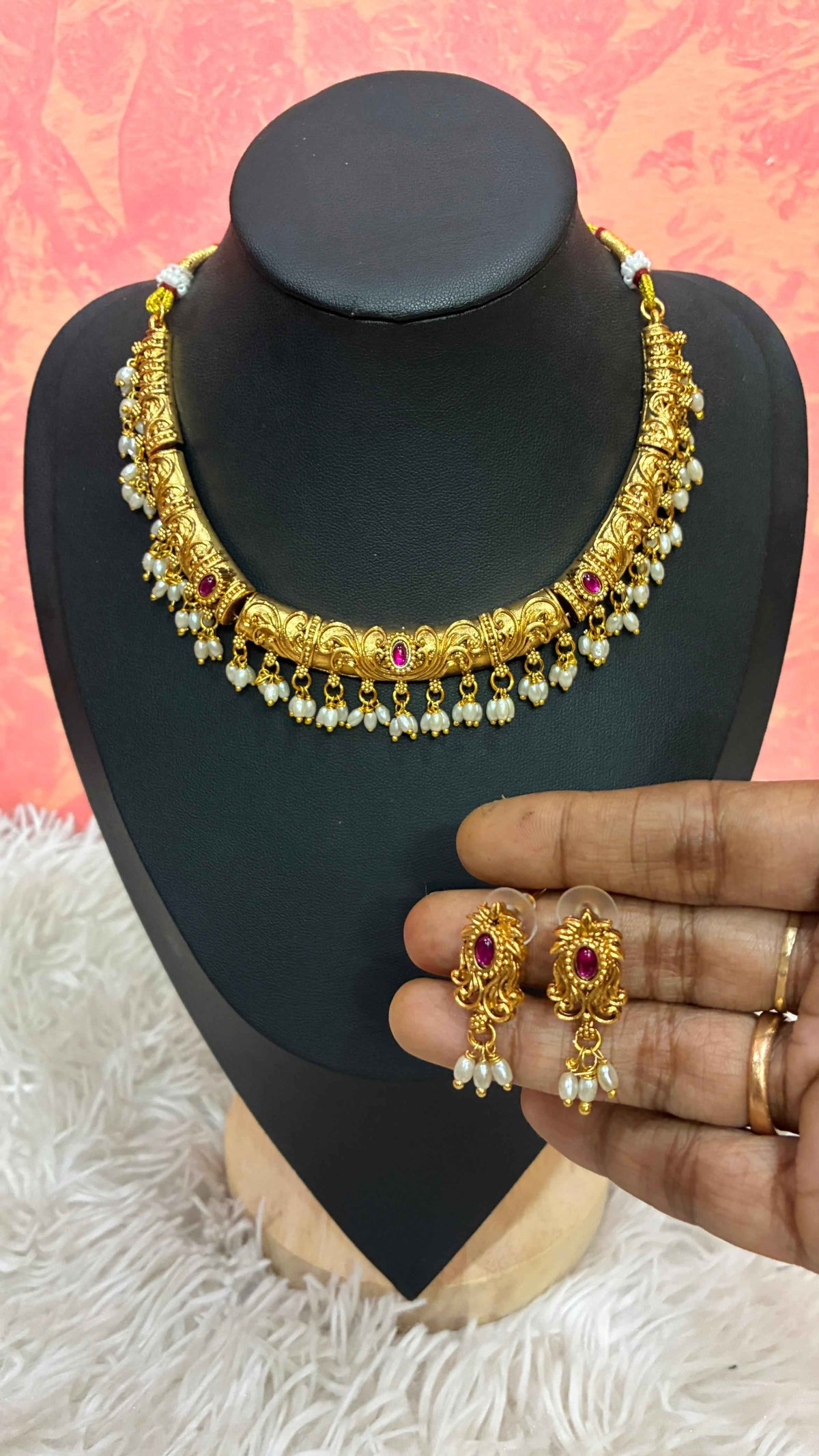 Antique-style gold-plated hasli choker necklace and matching earrings set