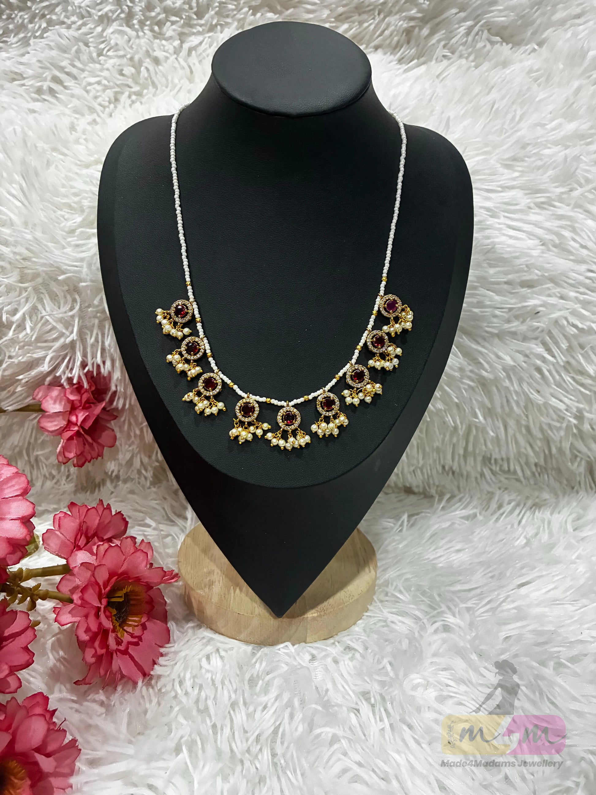 Elegant beaded short necklace Made4madams