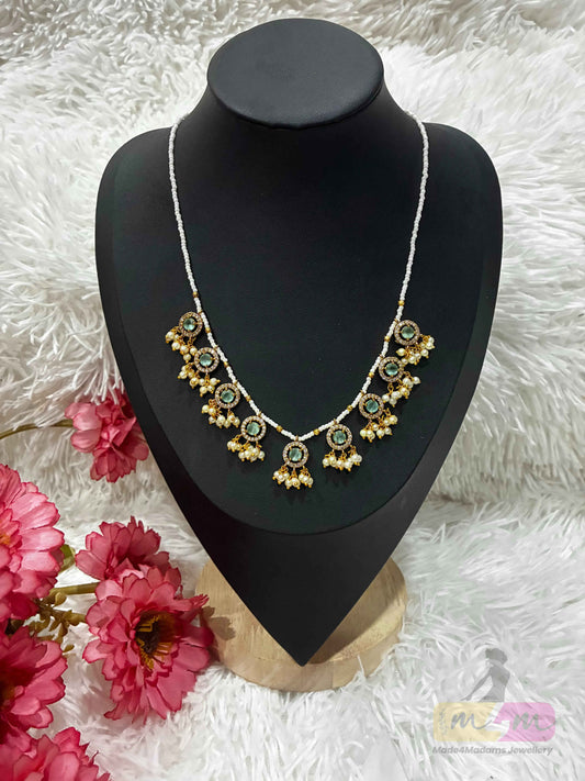 Elegant beaded short necklace