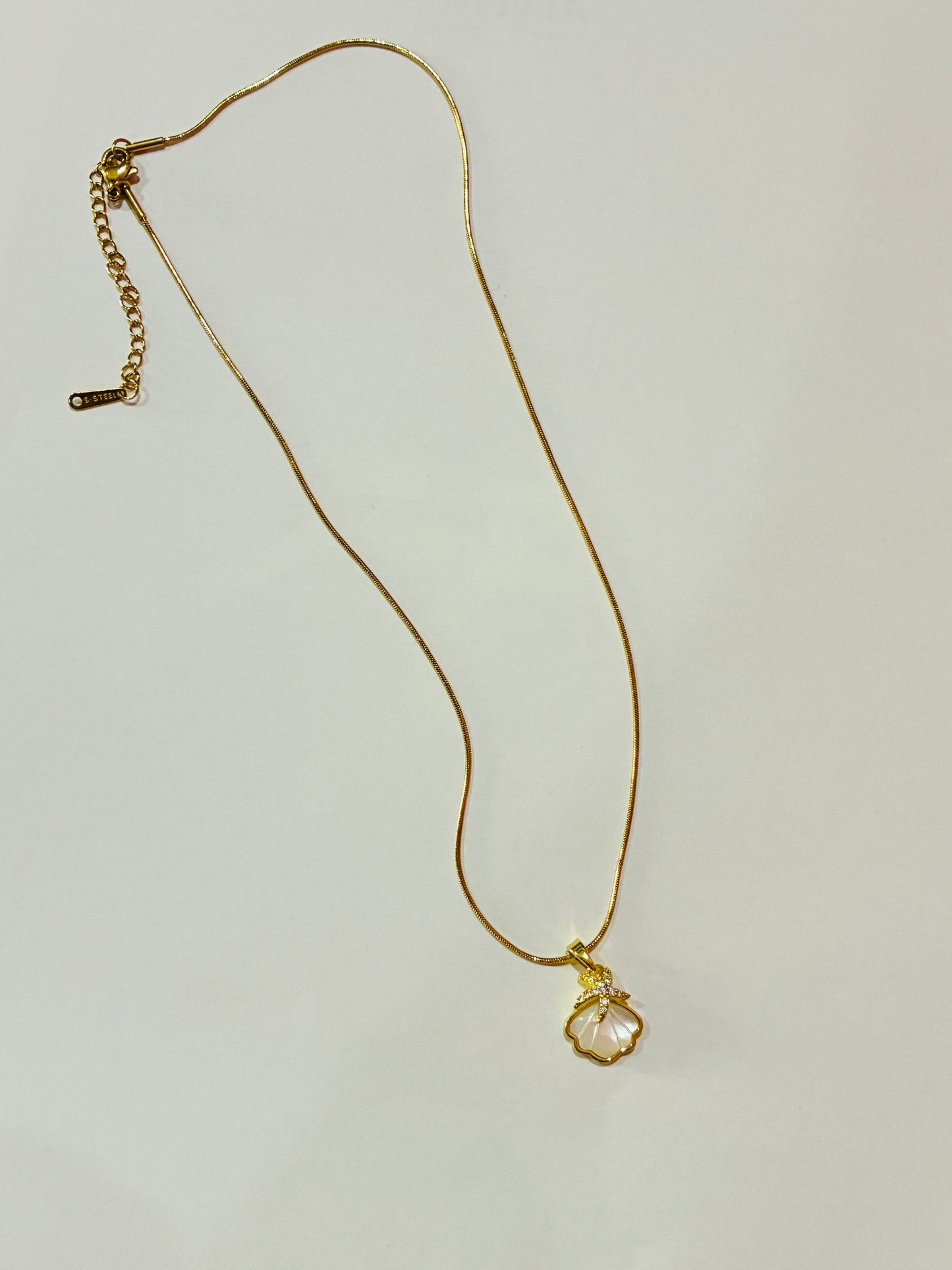 18K Gold Plated 304 Stainless Steel Shell shaped Necklace Pendant