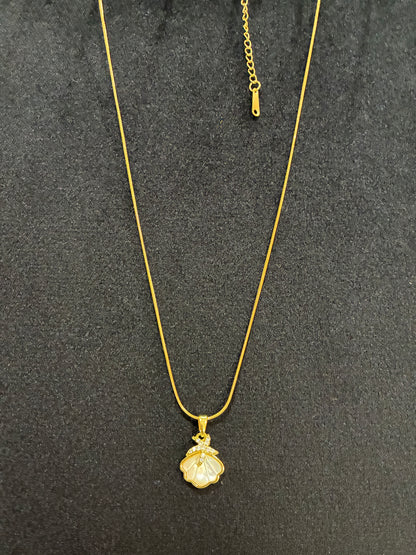18K Gold Plated 304 Stainless Steel Shell shaped Necklace Pendant