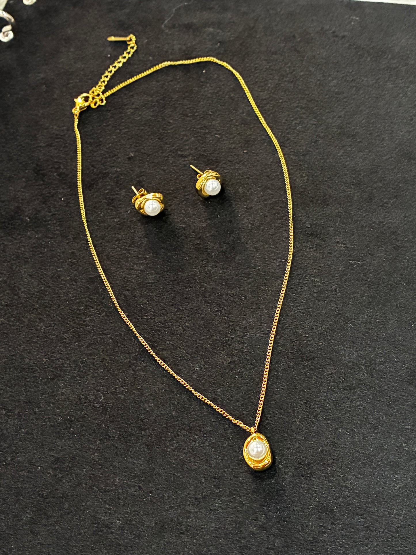 18K Gold Plated 304 Stainless Steel Plastic Pea Style with Earrings Necklace Set
