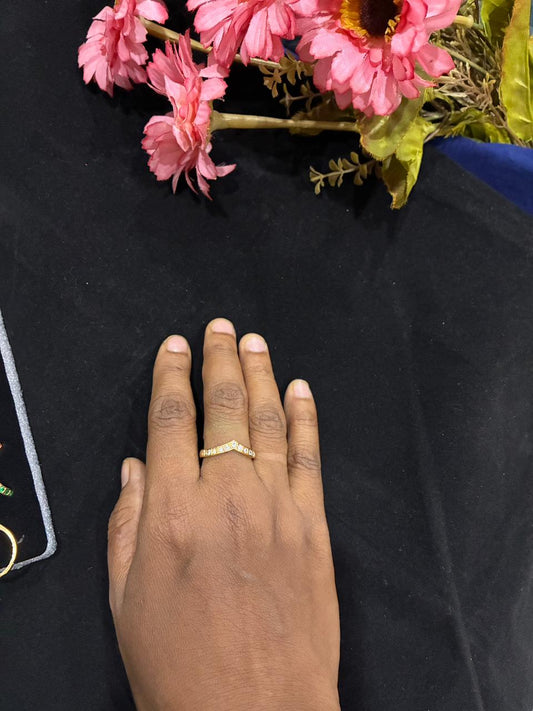 Vanki type rings adorned with small stones - White