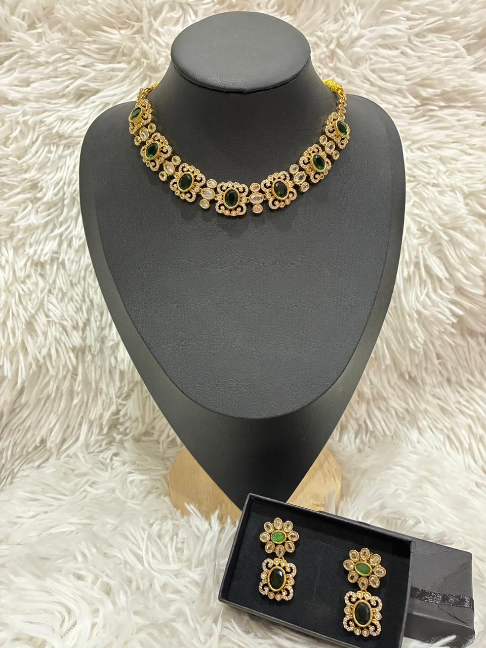 Victorian-style emerald and Kundan choker necklace set