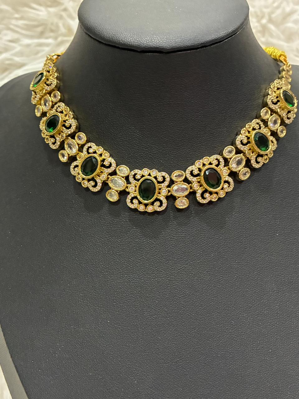 Victorian-style emerald and Kundan choker necklace set